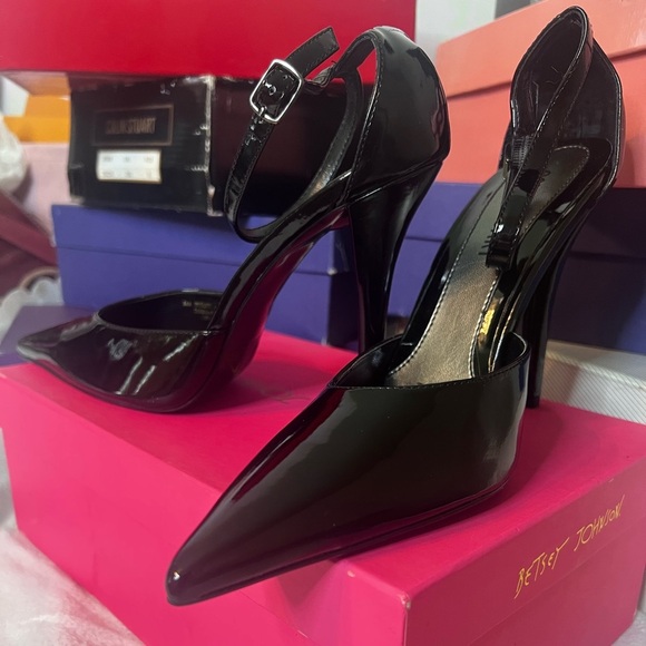 Sz9 Colin Stewart patten leather, pointed toe with strap. - Picture 3 of 8